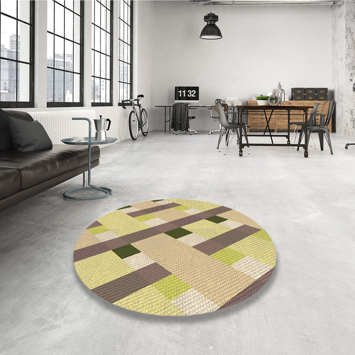 Round Patterned Brown Rug in a Office, pat2724brn