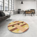 Round Patterned Red Rug in a Office, pat2724org