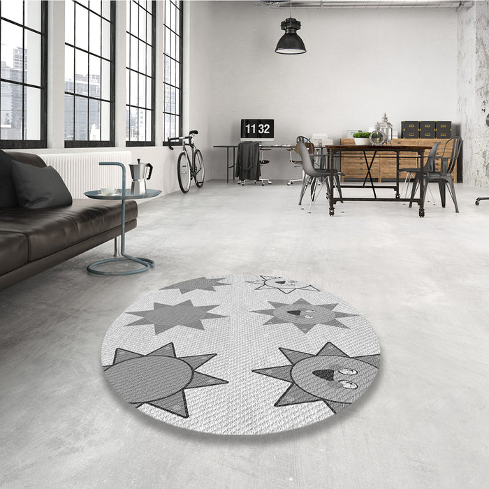 Round Patterned Platinum Gray Rug in a Office, pat273gry