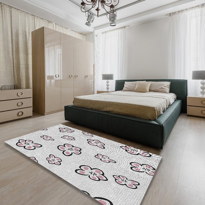 Patterned Off-White Novelty Rug in a Bedroom, pat2732