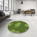 Round Patterned Seaweed Green Rug in a Office, pat2735grn