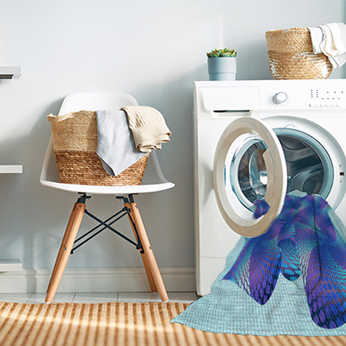 Machine Washable Transitional Sapphire Blue Rug in a Washing Machine, wshpat2759lblu