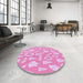 Round Patterned Neon Pink Rug in a Office, pat277pur