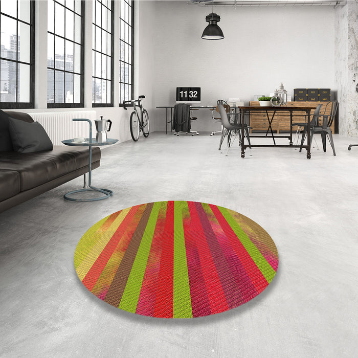 Round Patterned Red Rug in a Office, pat2790org