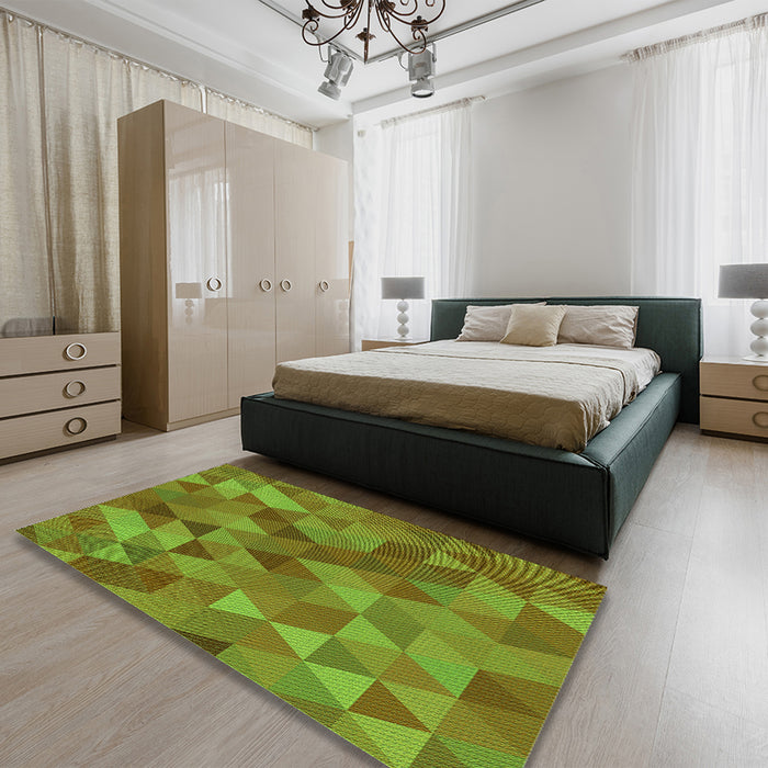 Patterned Oak Brown Rug in a Bedroom, pat2808grn