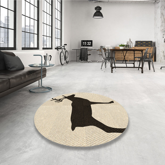 Round Patterned Wheat Beige Rug in a Office, pat2822brn