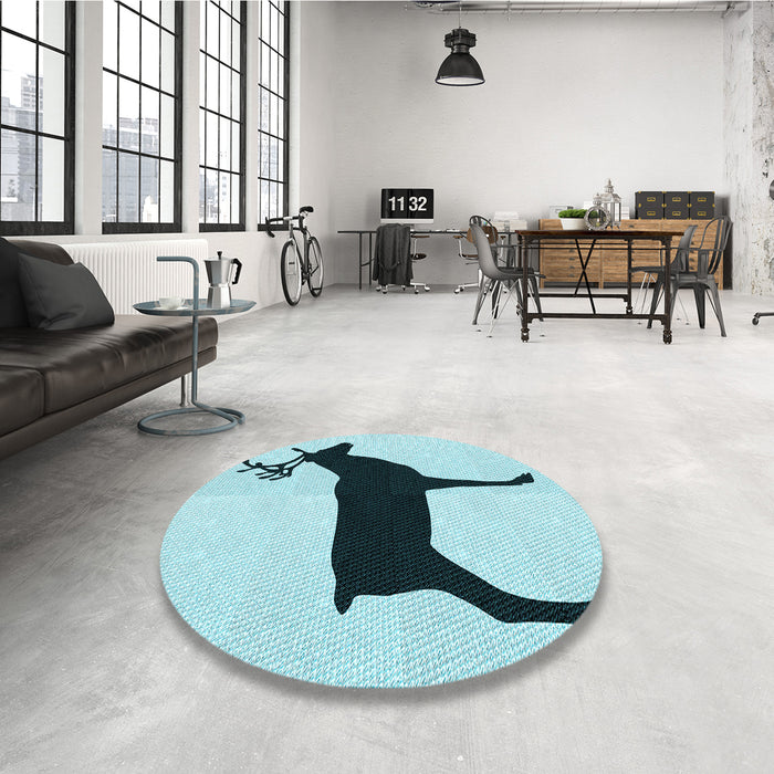 Round Patterned Deep-Sea Green Rug in a Office, pat2822lblu
