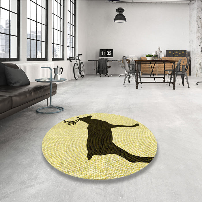 Round Patterned Sun Yellow Rug in a Office, pat2822yw