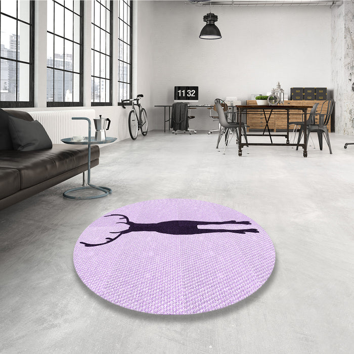 Round Patterned Orchid Purple Rug in a Office, pat2823pur