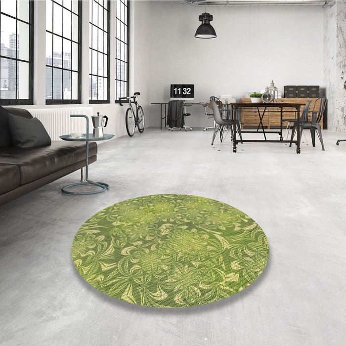 Round Patterned Green Rug in a Office, pat2833brn