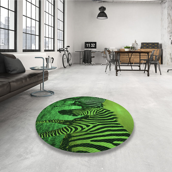 Round Patterned Dark Forest Green Rug in a Office, pat2855grn