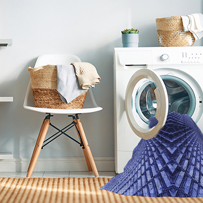 Machine Washable Transitional Sky Blue Rug in a Washing Machine, wshpat2862blu