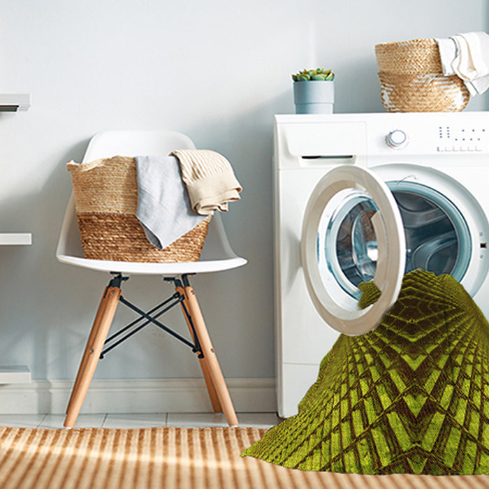 Machine Washable Transitional Green Rug in a Washing Machine, wshpat2862yw