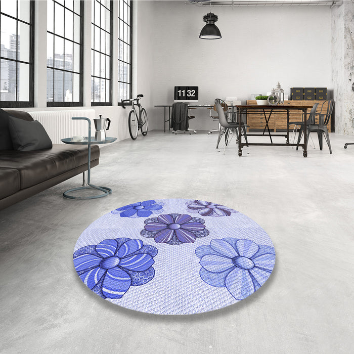 Round Patterned Blue Rug in a Office, pat2863blu
