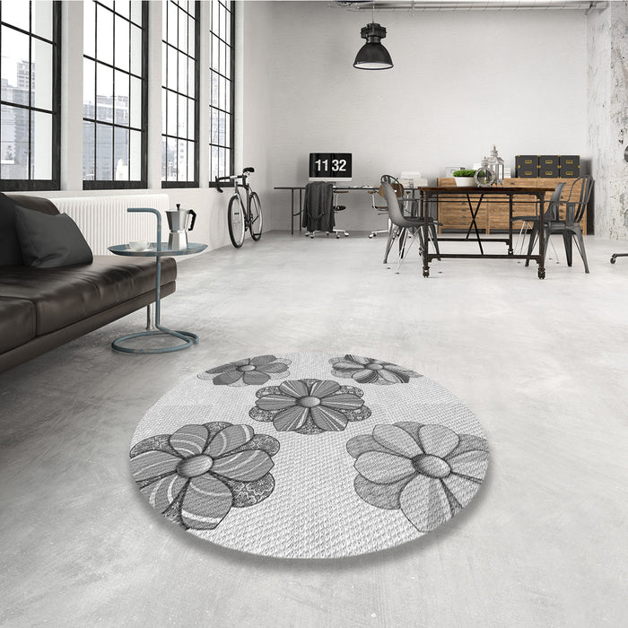 Round Patterned Gray Rug in a Office, pat2863gry