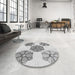 Round Patterned Gray Rug in a Office, pat2863gry