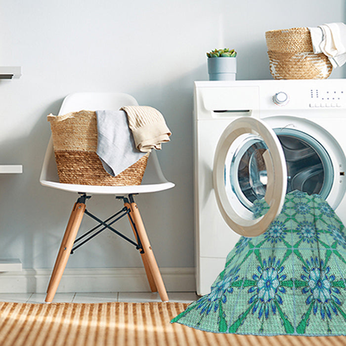 Machine Washable Transitional Light Sea Green Rug in a Washing Machine, wshpat2872lblu