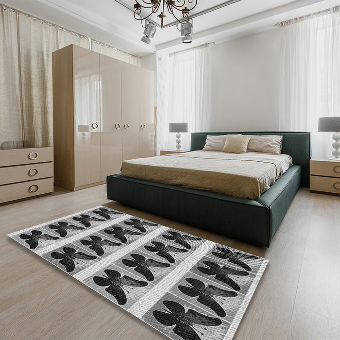 Patterned Silver Gray Rug in a Bedroom, pat2899gry