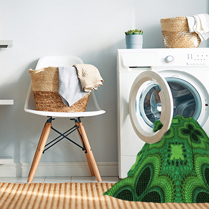 Machine Washable Transitional Deep Emerald Green Rug in a Washing Machine, wshpat2902grn