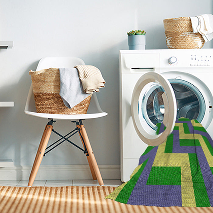 Machine Washable Transitional Green Rug in a Washing Machine, wshpat2906
