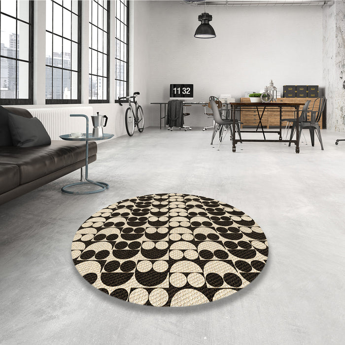 Round Patterned Midnight Gray Rug in a Office, pat2907brn