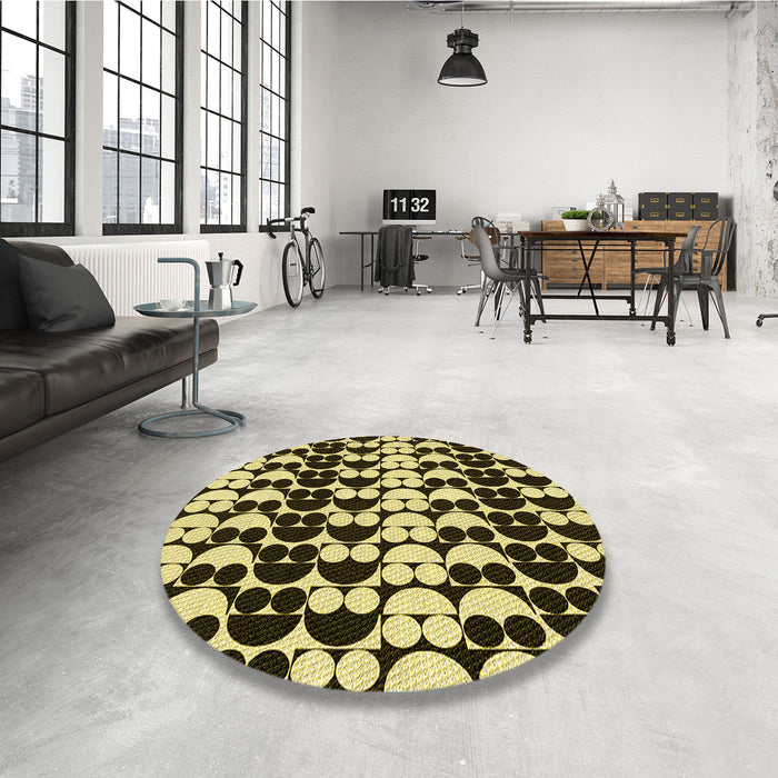 Round Patterned Midnight Gray Rug in a Office, pat2907yw