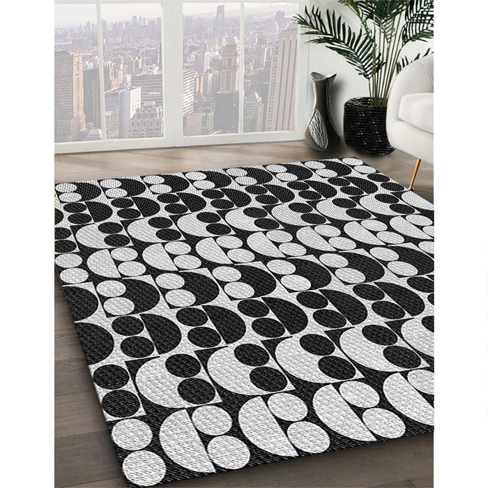 Patterned Light Gray Novelty Rug in Family Room, pat2907
