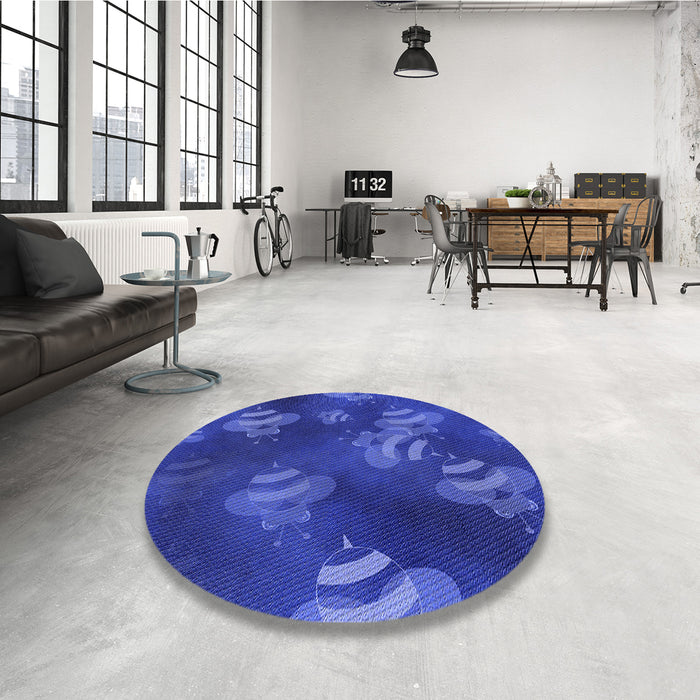 Round Patterned Blue Rug in a Office, pat2921blu
