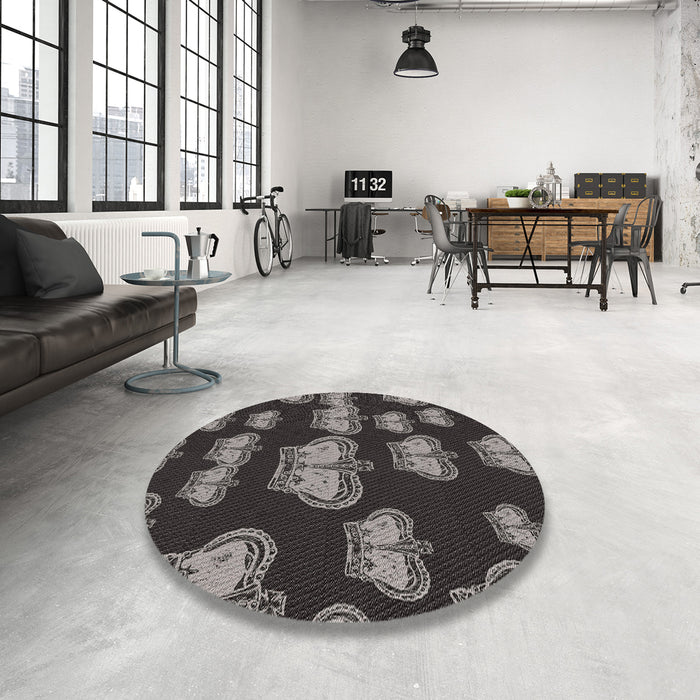 Round Patterned Mid Gray Novelty Rug in a Office, pat2927