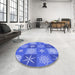 Round Patterned Sky Blue Rug in a Office, pat293blu