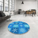 Round Patterned Neon Blue Rug in a Office, pat293lblu