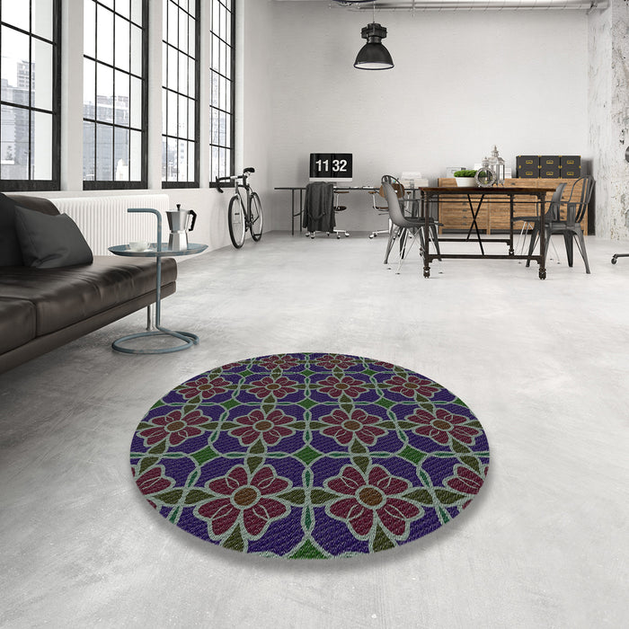 Round Patterned Silver Gray Novelty Rug in a Office, pat2936