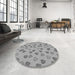 Round Patterned Cloud Gray Rug in a Office, pat2969gry