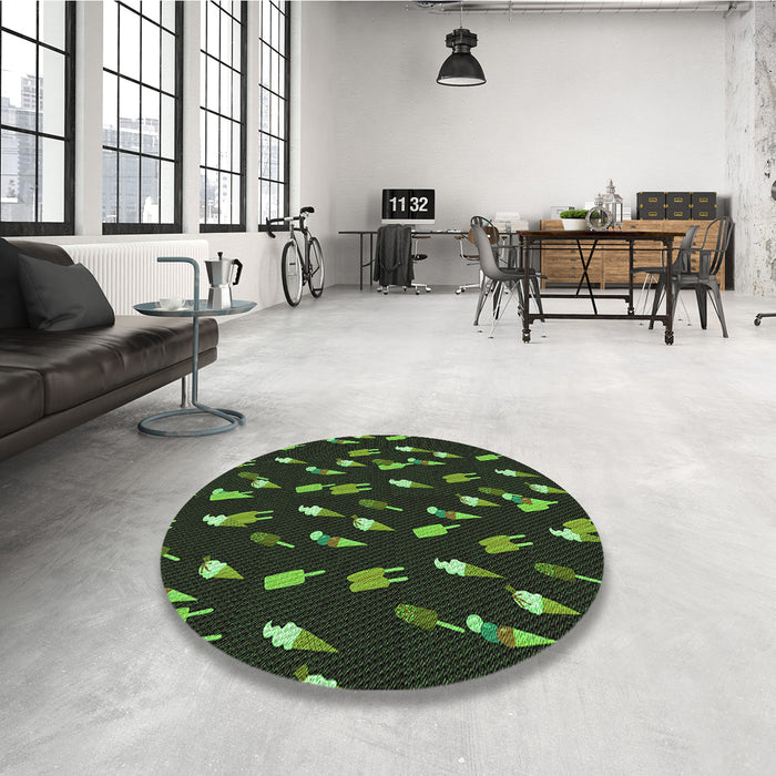 Round Patterned Midnight Gray Rug in a Office, pat2971grn