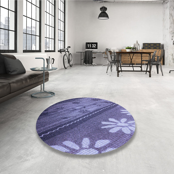 Round Patterned Purple Rug in a Office, pat299blu