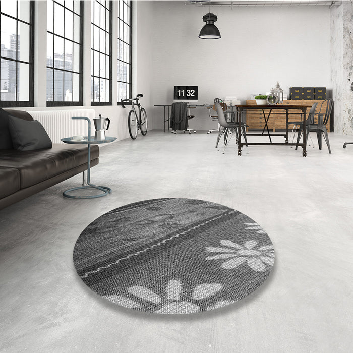 Round Patterned Gunmetal Gray Rug in a Office, pat299gry