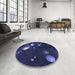 Round Patterned Night Blue Rug in a Office, pat2992blu