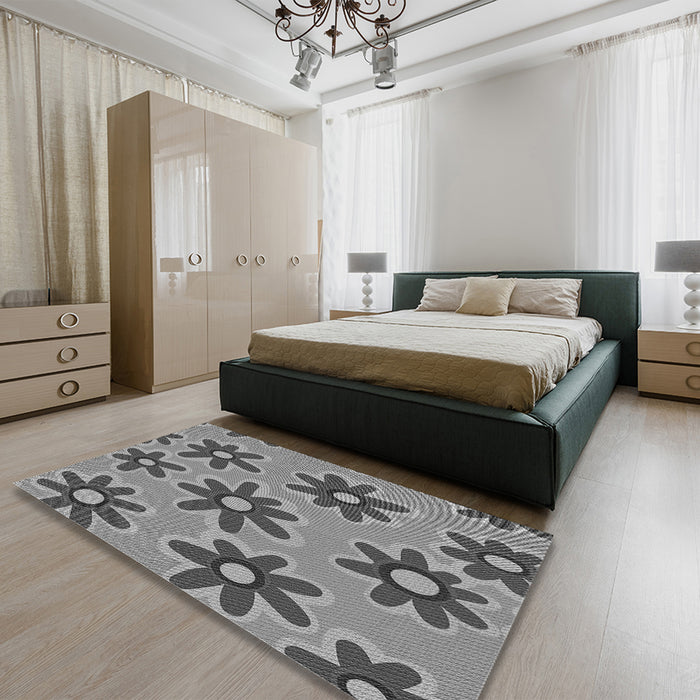 Patterned Gray Rug in a Bedroom, pat3001gry