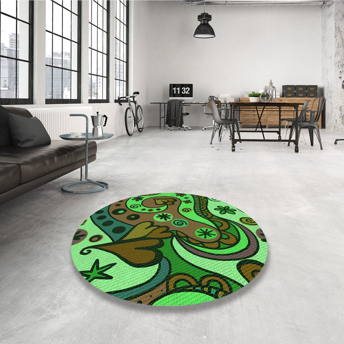 Round Patterned Milk Chocolate Brown Rug in a Office, pat3005grn