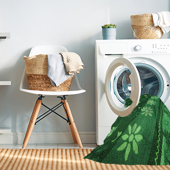 Machine Washable Transitional Deep Emerald Green Rug in a Washing Machine, wshpat301grn