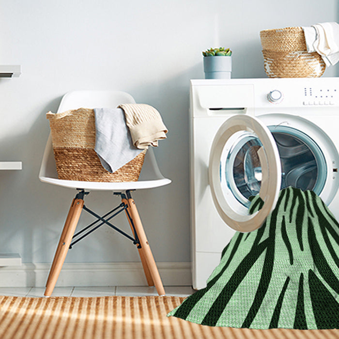 Machine Washable Transitional Light Green Rug in a Washing Machine, wshpat3010grn