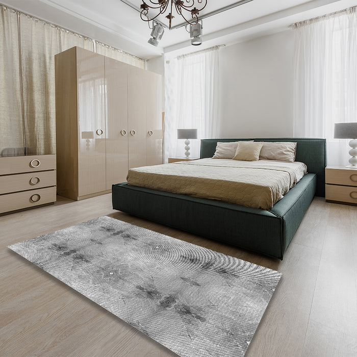 Patterned Gray Rug in a Bedroom, pat302gry