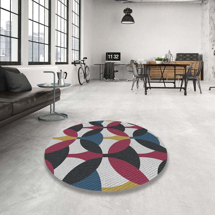 Round Patterned Dark Gray Novelty Rug in a Office, pat3021