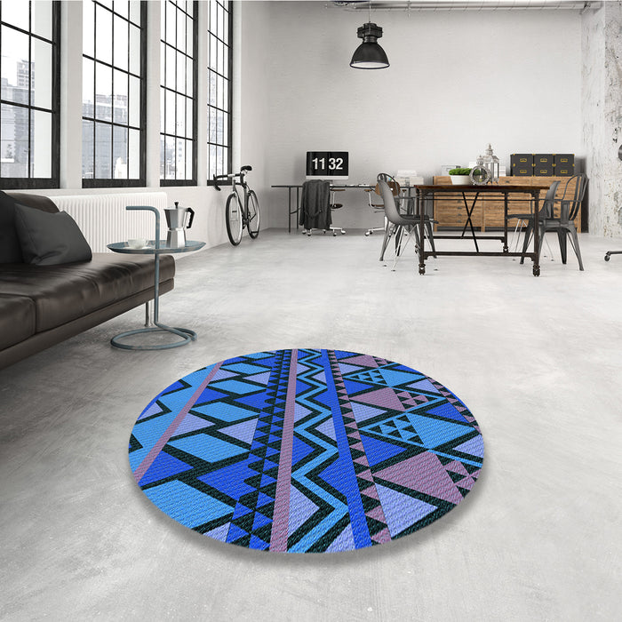Round Patterned Blue Rug in a Office, pat3029lblu