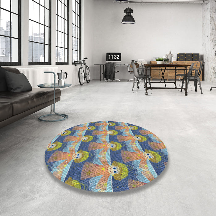 Round Machine Washable Transitional Carbon Gray Rug in a Office, wshpat3096