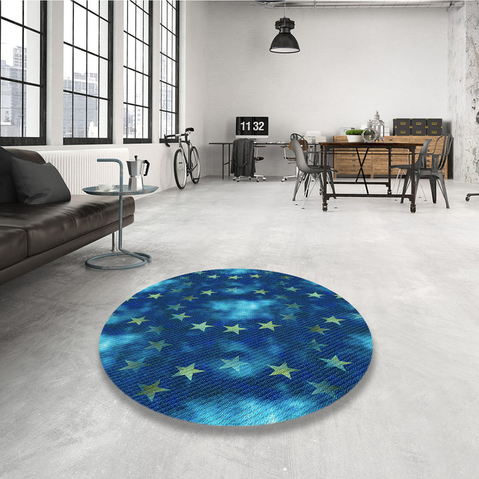 Round Patterned Blue Rug in a Office, pat3100lblu