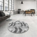 Round Patterned Silver Gray Rug in a Office, pat3115gry