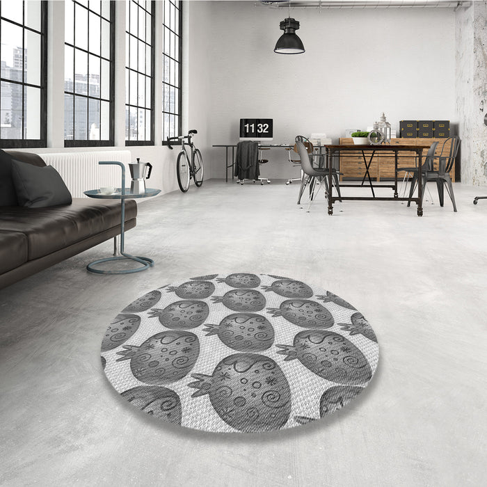 Round Patterned Silver Gray Rug in a Office, pat3120gry