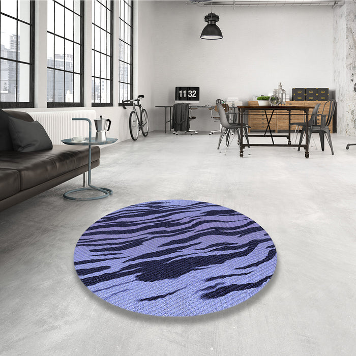 Round Patterned Blue Rug in a Office, pat3145blu