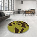 Round Patterned Red Rug in a Office, pat3178org